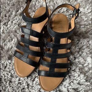Like new Franko Sarto low wedge sandal